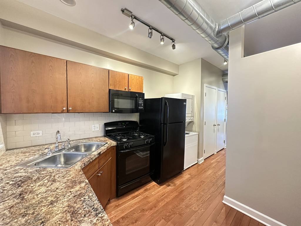 Apartment for rent at 674 Orleans #4, Chicago, IL 60654