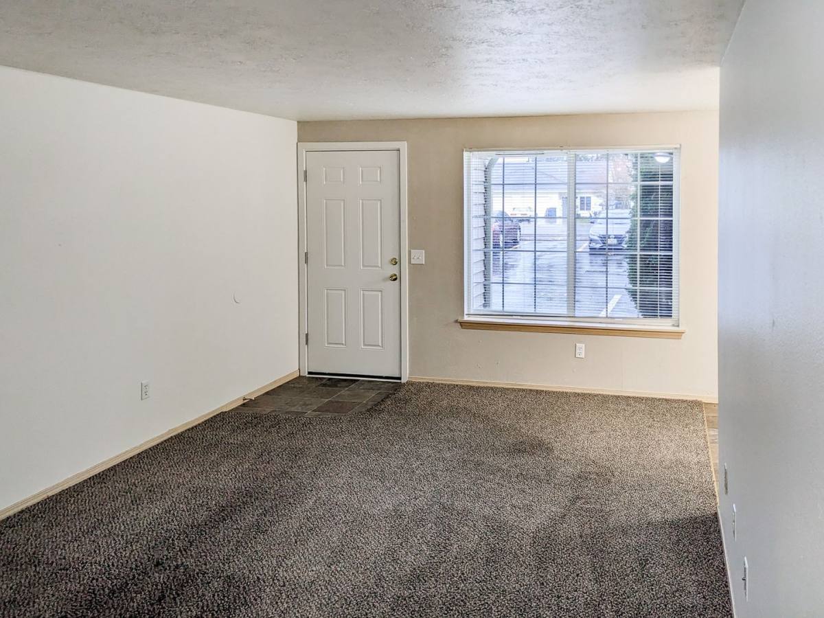 Apartment for rent at 110-185 N 9th St, Aumsville, OR 97325