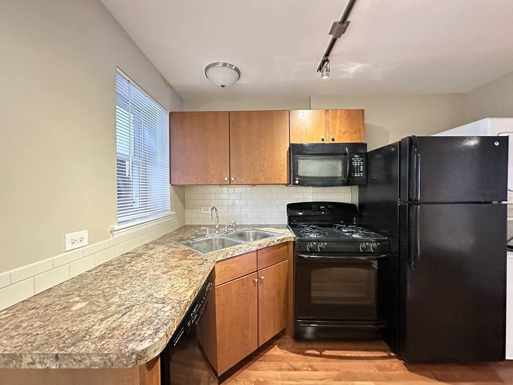 Apartment for rent at 672 Orleans #8Q, Chicago, IL 60654