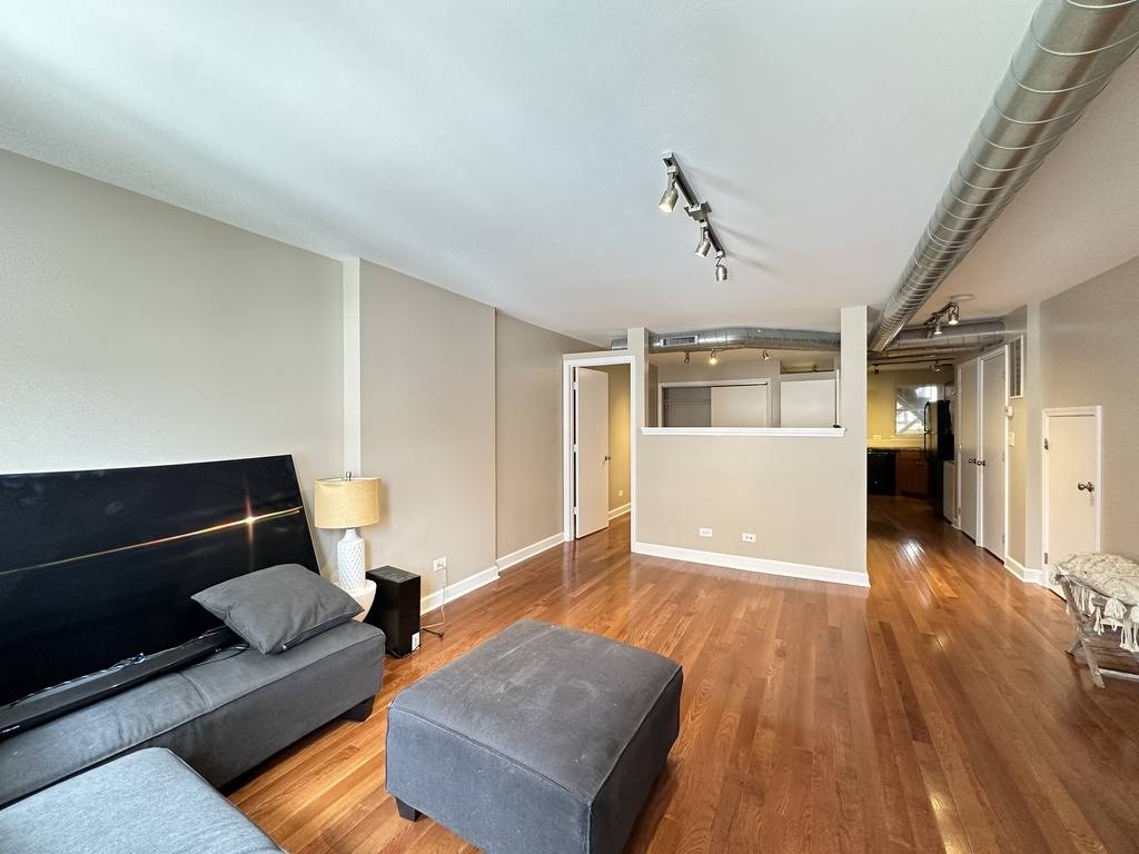 Apartment for rent at 672 Orleans #8Q, Chicago, IL 60654