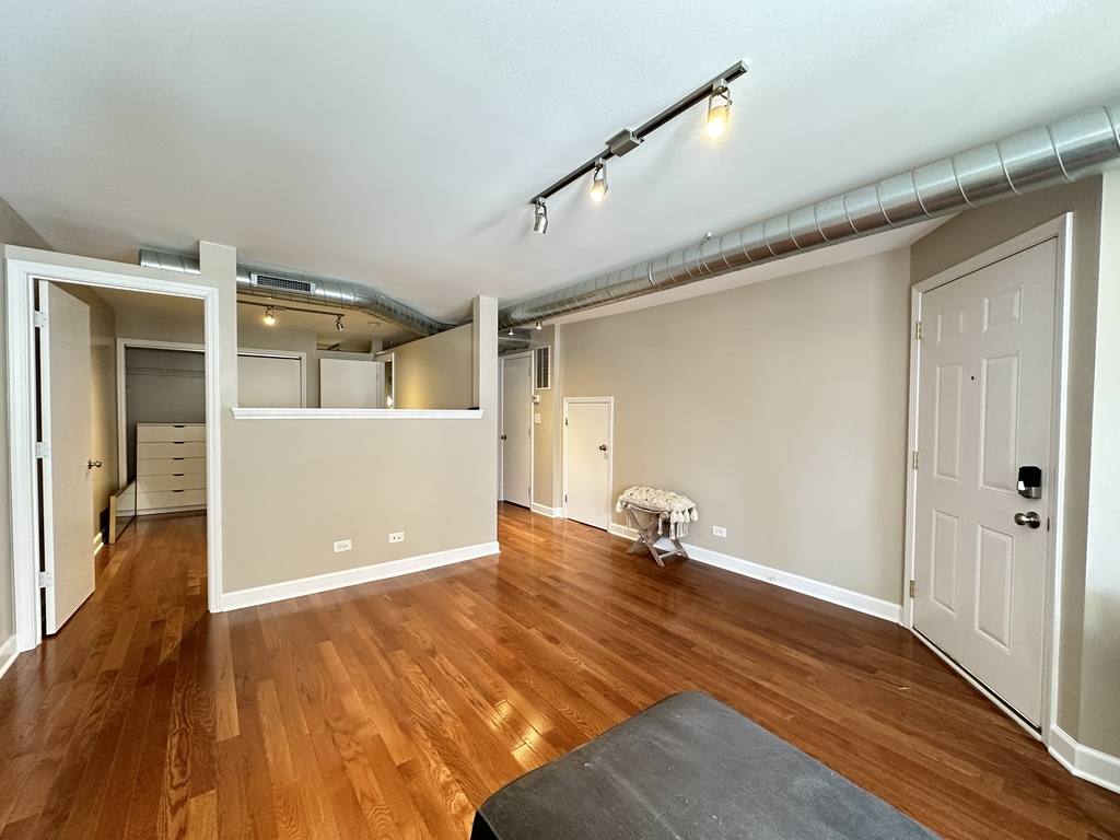 Apartment for rent at 674 Orleans #3, Chicago, IL 60654