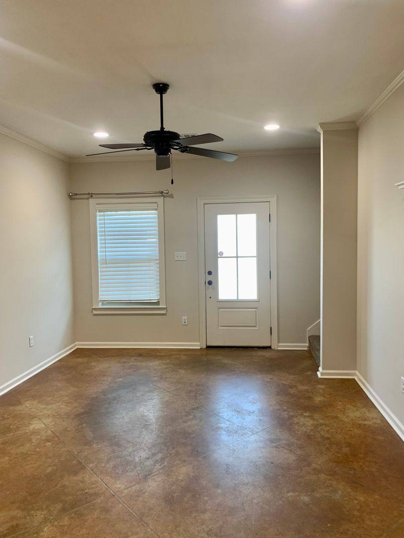 Townhouse for rent at 109 Ella St, Lafayette, LA 70506