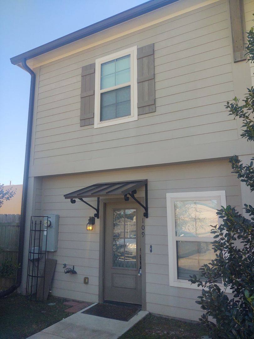Townhouse for rent at 109 Ella St, Lafayette, LA 70506