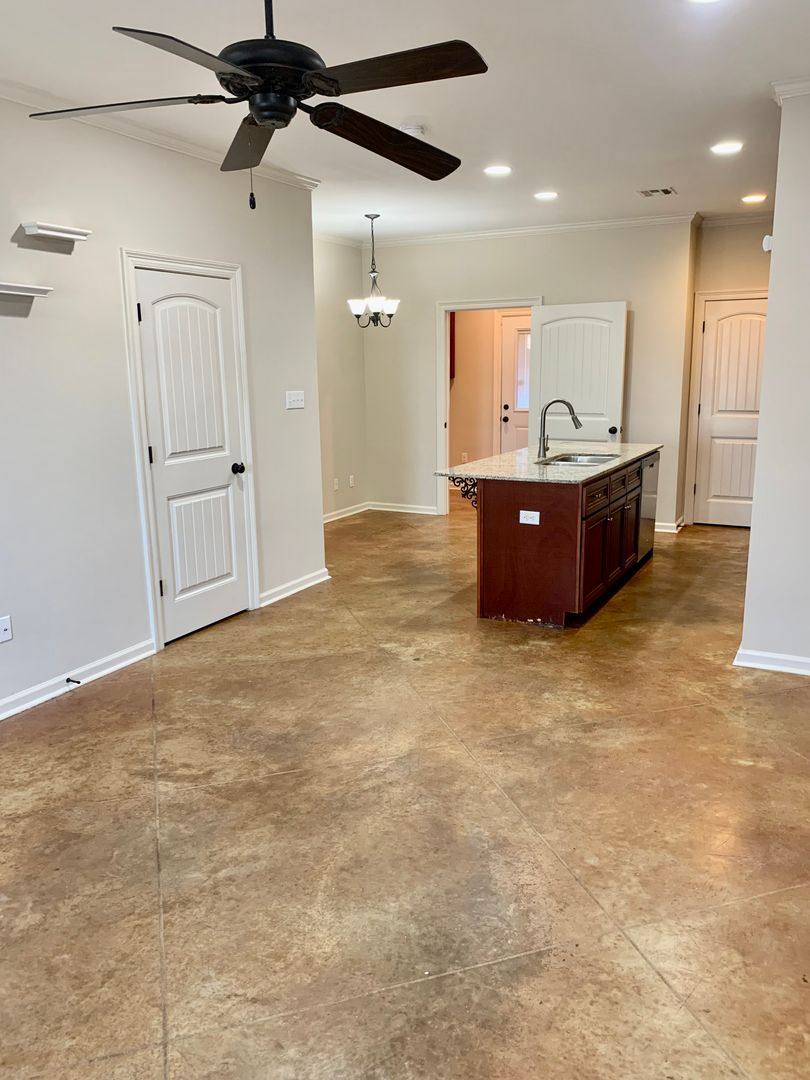Townhouse for rent at 109 Ella St, Lafayette, LA 70506