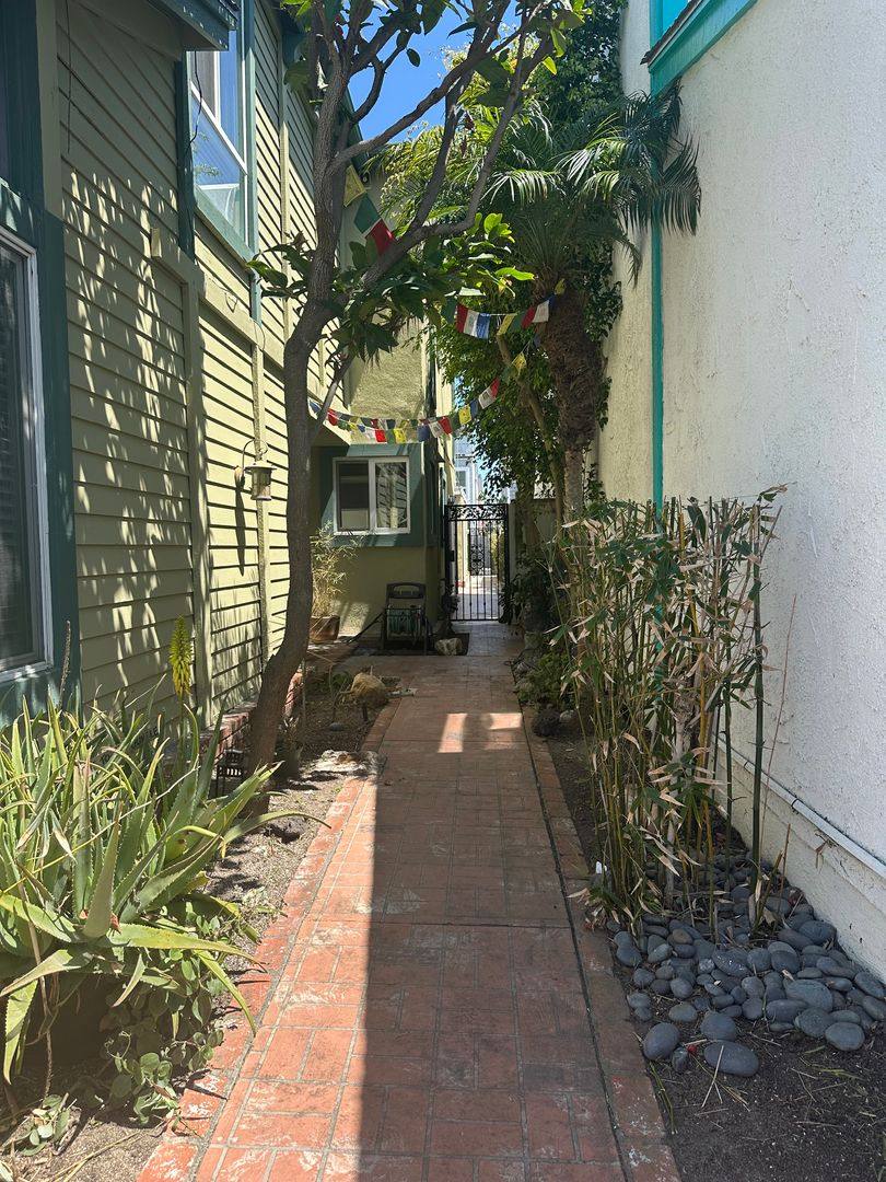 House for rent at 220 21st St, Huntington Beach, CA 92648