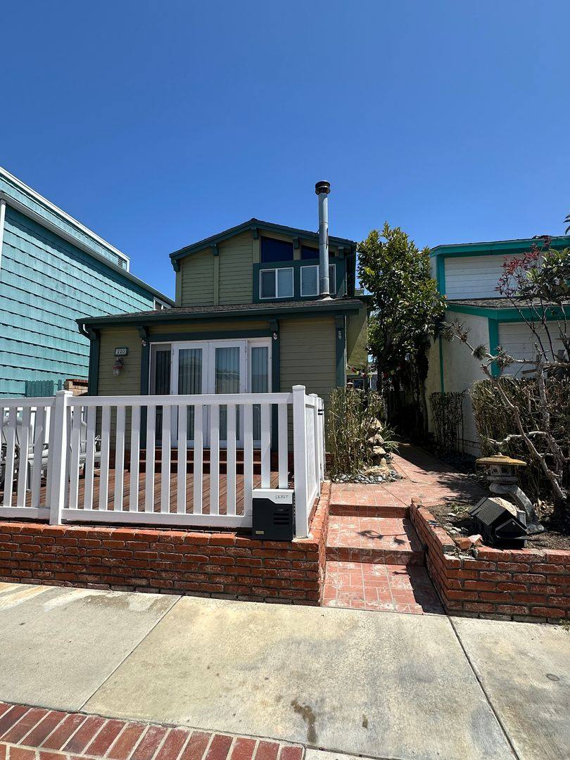 House for rent at 220 21st St, Huntington Beach, CA 92648