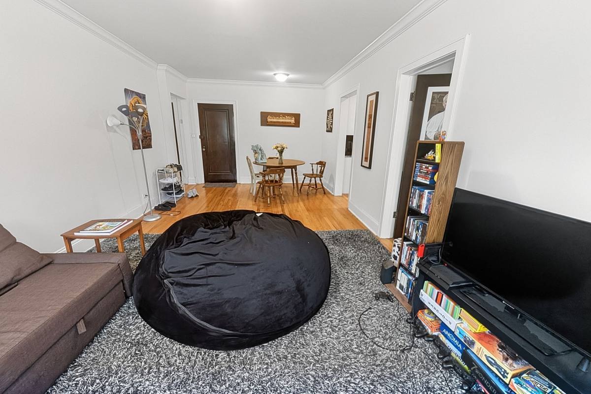 Apartment for rent at 6638 N Glenwood, Chicago, IL 60625