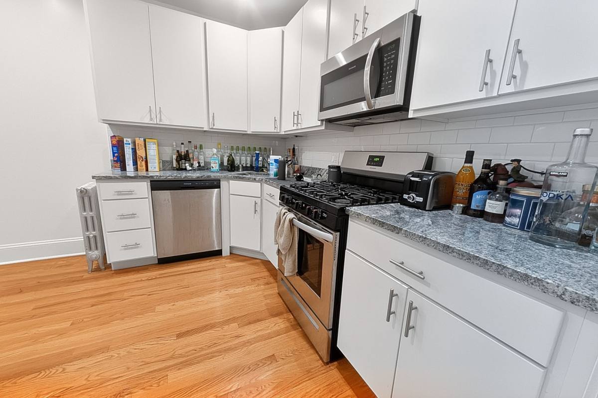 Apartment for rent at 6638 N Glenwood, Chicago, IL 60625