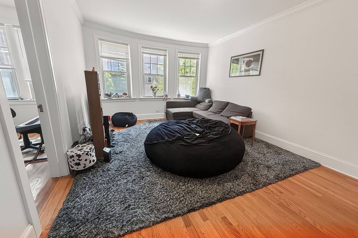 Apartment for rent at 6638 N Glenwood, Chicago, IL 60625