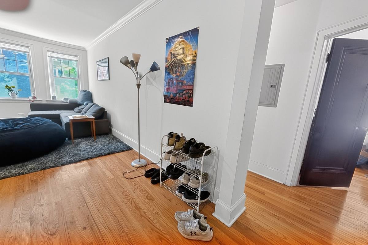 Apartment for rent at 6638 N Glenwood, Chicago, IL 60625