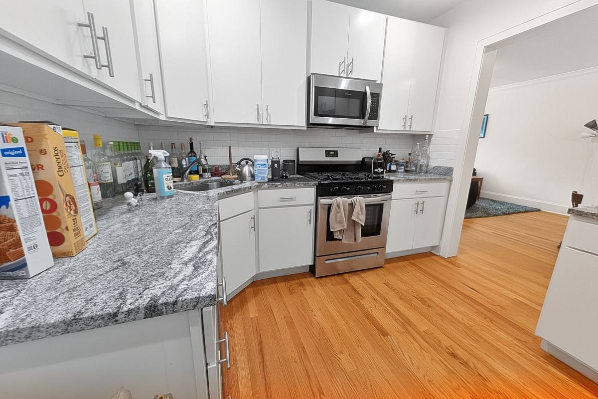 Apartment for rent at 6638 N Glenwood, Chicago, IL 60625