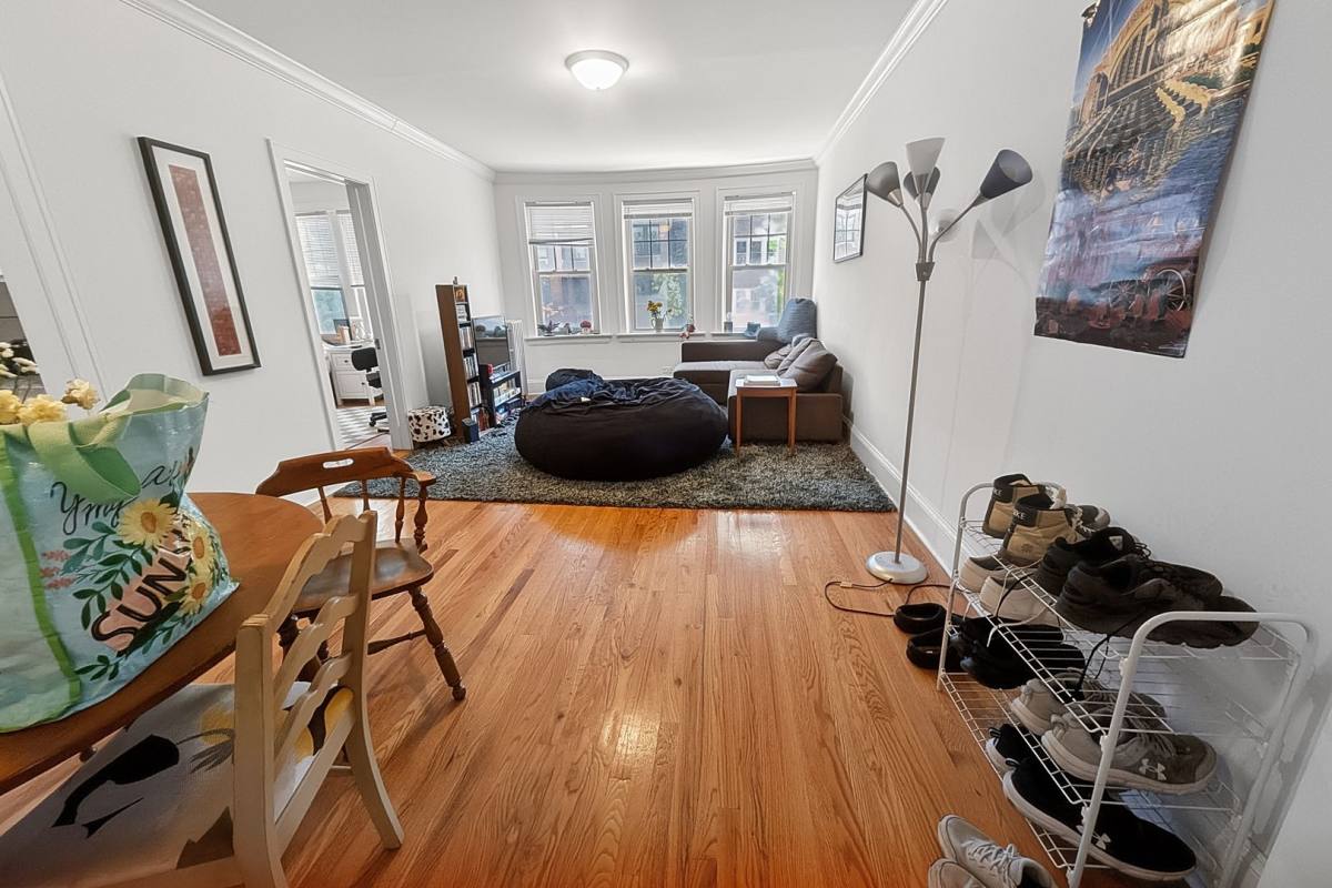 Apartment for rent at 6638 N Glenwood, Chicago, IL 60625