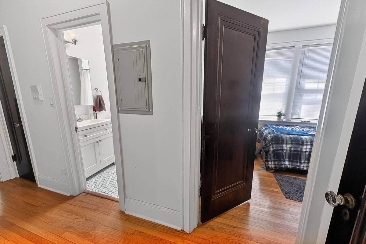 Apartment for rent at 6638 N Glenwood, Chicago, IL 60625