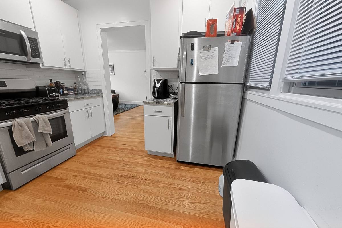 Apartment for rent at 6638 N Glenwood, Chicago, IL 60625