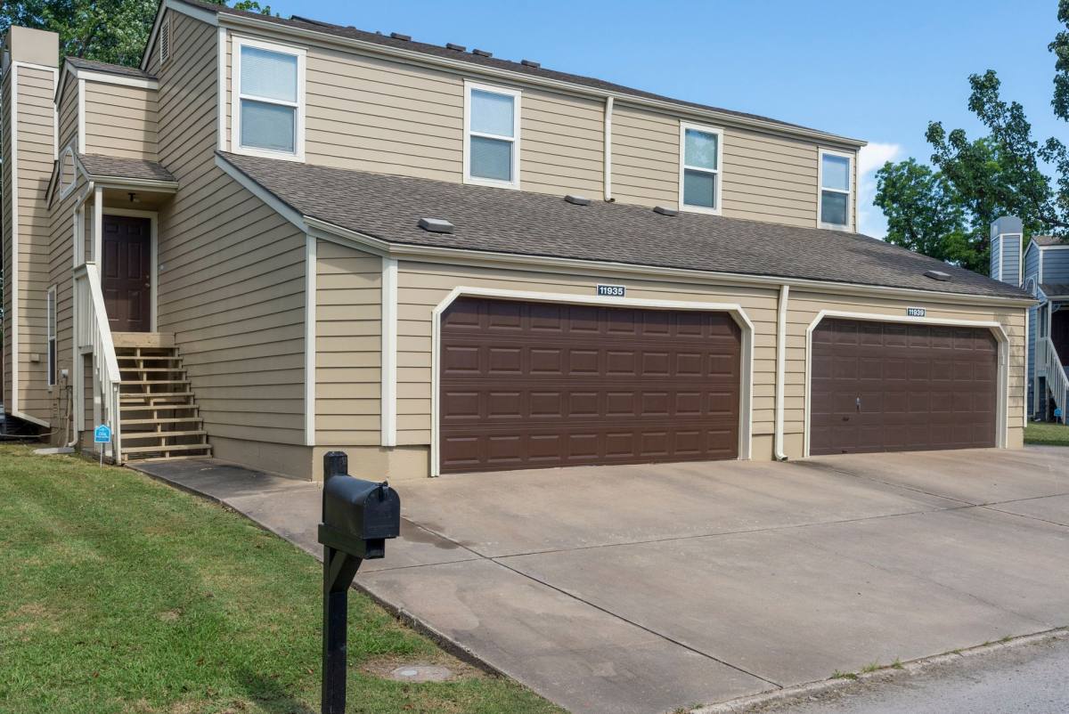 Apartment for rent at 8336 E 120th Place, Bixby, OK 74008