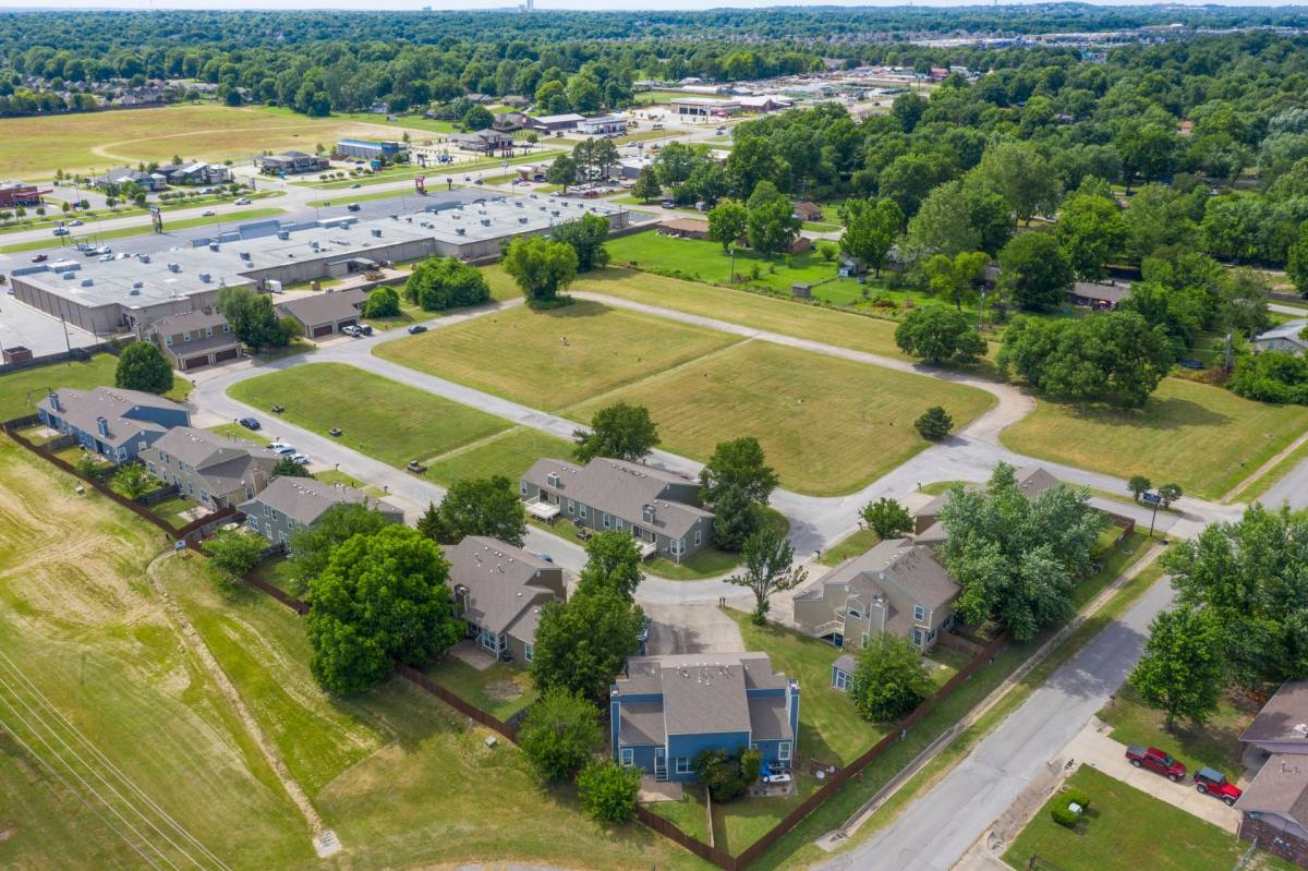 Apartment for rent at 8336 E 120th Place, Bixby, OK 74008