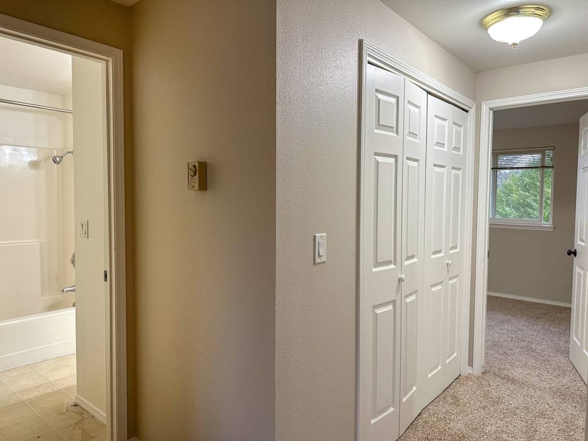 Apartment for rent at 351-359 Glen Creek Rd NW, Salem, OR 97304