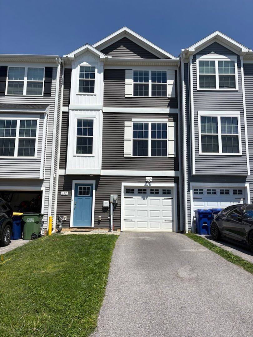Townhouse for rent at 182 Hudson Blvd, Red Lion, PA 17356