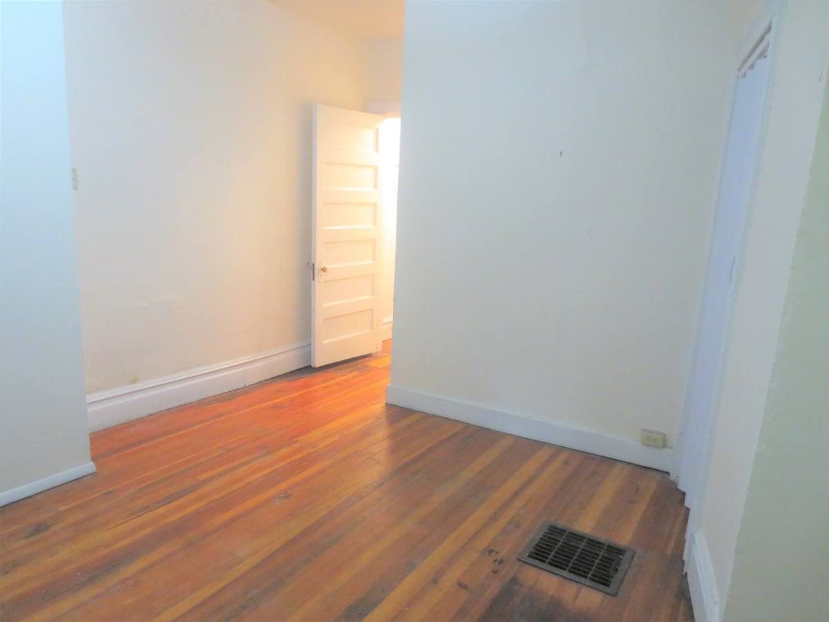 Apartment for rent at 5704 Darlington Rd - 1st, Pittsburgh, PA 15217