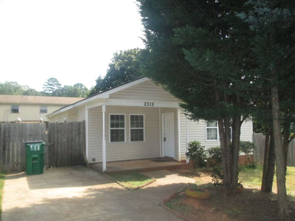 House for rent at 2315 Deherradora Ave, Charlotte, NC 28208