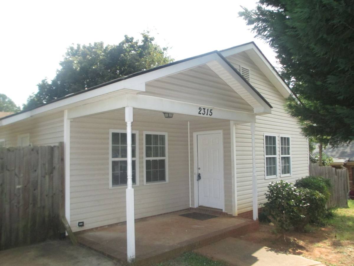 House for rent at 2315 Deherradora Ave, Charlotte, NC 28208