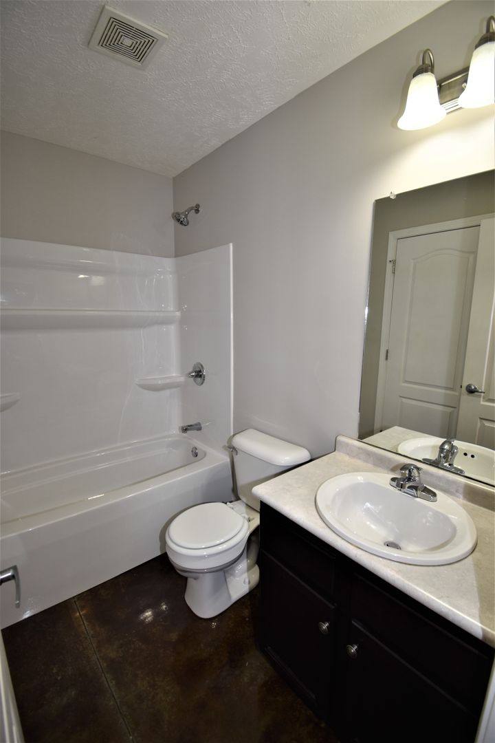 Apartment for rent at 333 Rossview Rd, Clarksville, TN 37043