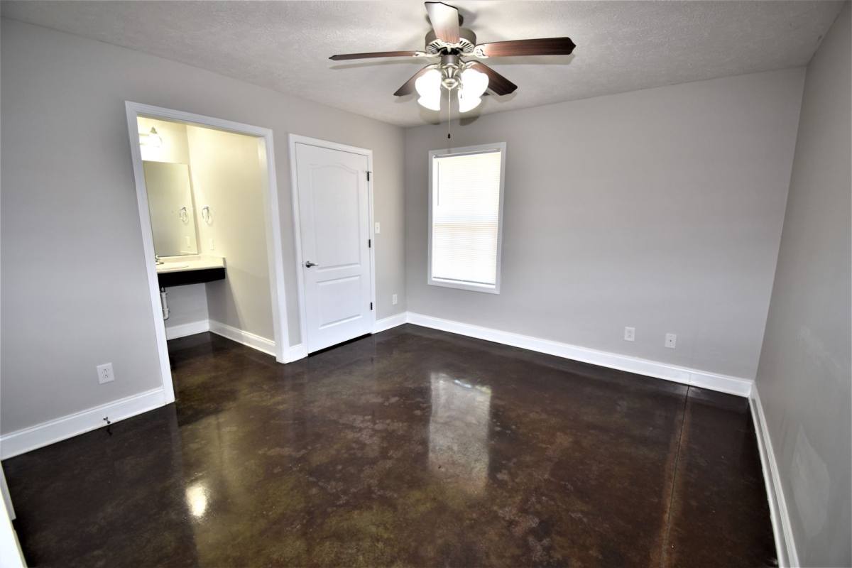 Apartment for rent at 333 Rossview Rd, Clarksville, TN 37043