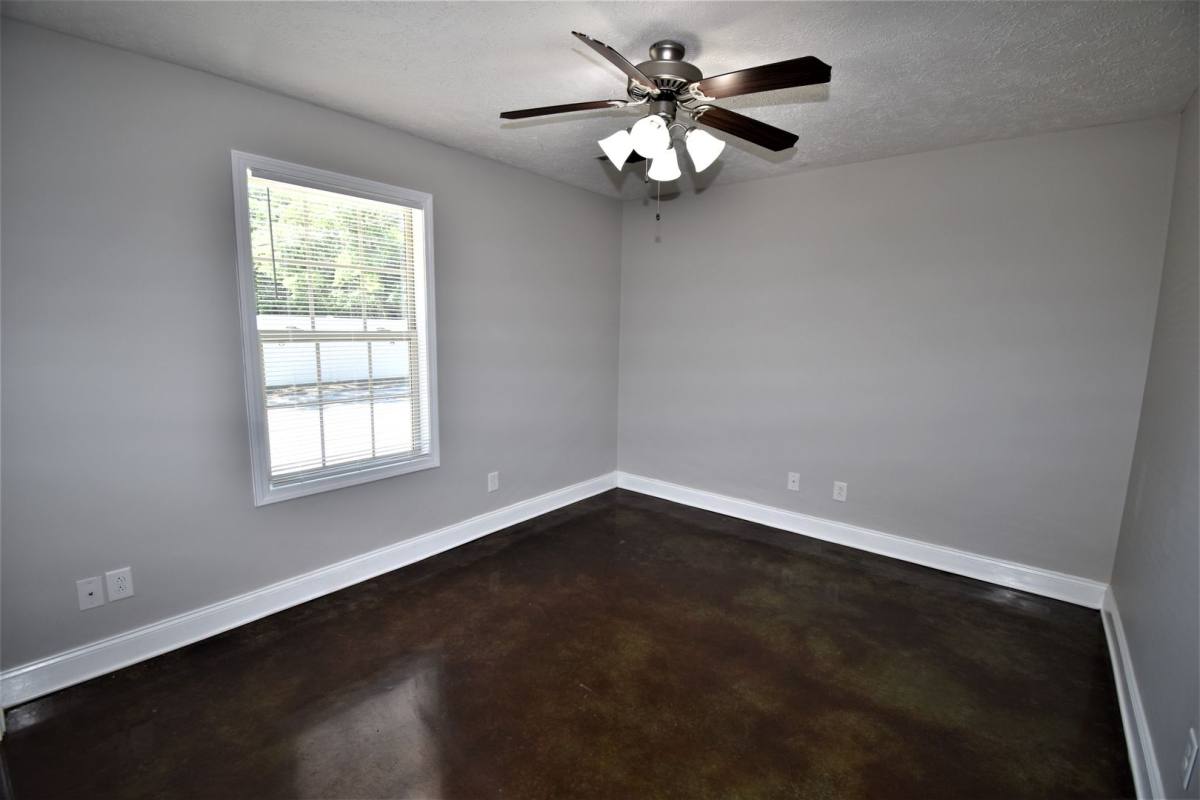 Apartment for rent at 333 Rossview Rd, Clarksville, TN 37043
