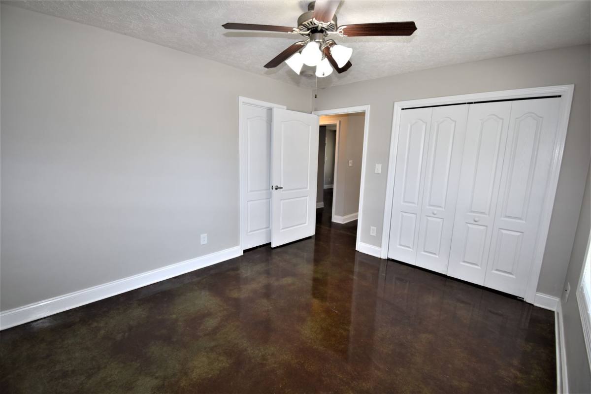 Apartment for rent at 333 Rossview Rd, Clarksville, TN 37043