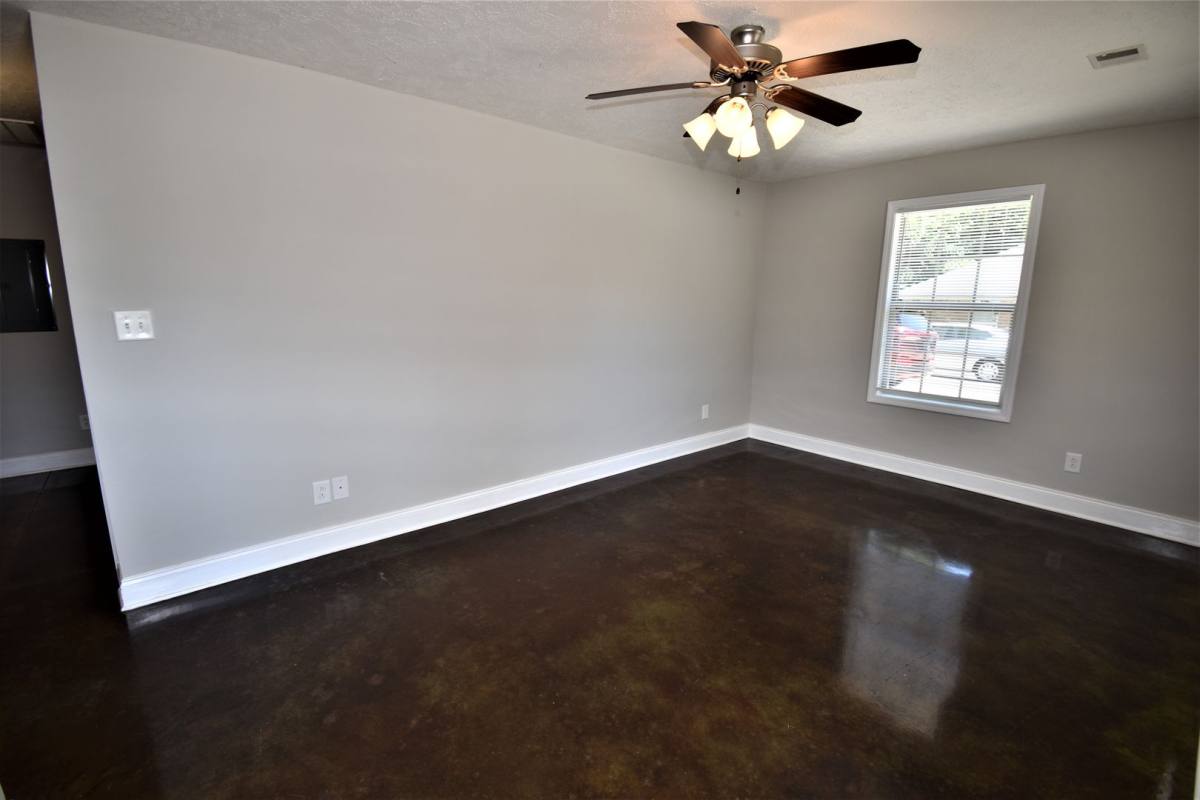 Apartment for rent at 333 Rossview Rd, Clarksville, TN 37043