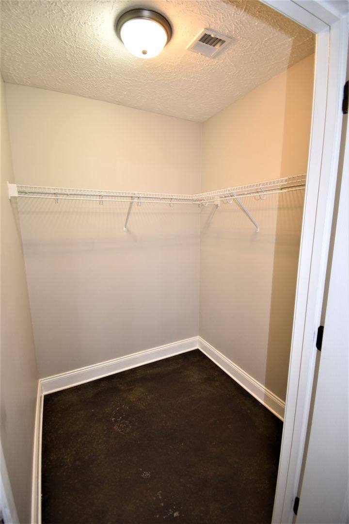 Apartment for rent at 333 Rossview Rd, Clarksville, TN 37043
