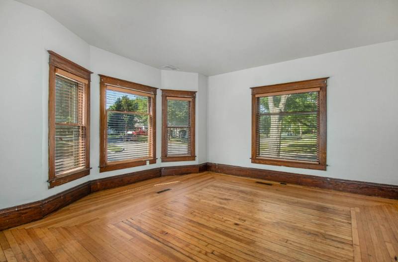 Apartment for rent at 221 S Pine St, Mount Pleasant, MI 48858