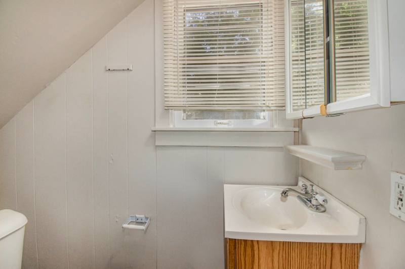 Apartment for rent at 221 S Pine St, Mount Pleasant, MI 48858