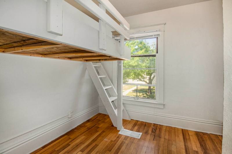 Apartment for rent at 221 S Pine St, Mount Pleasant, MI 48858