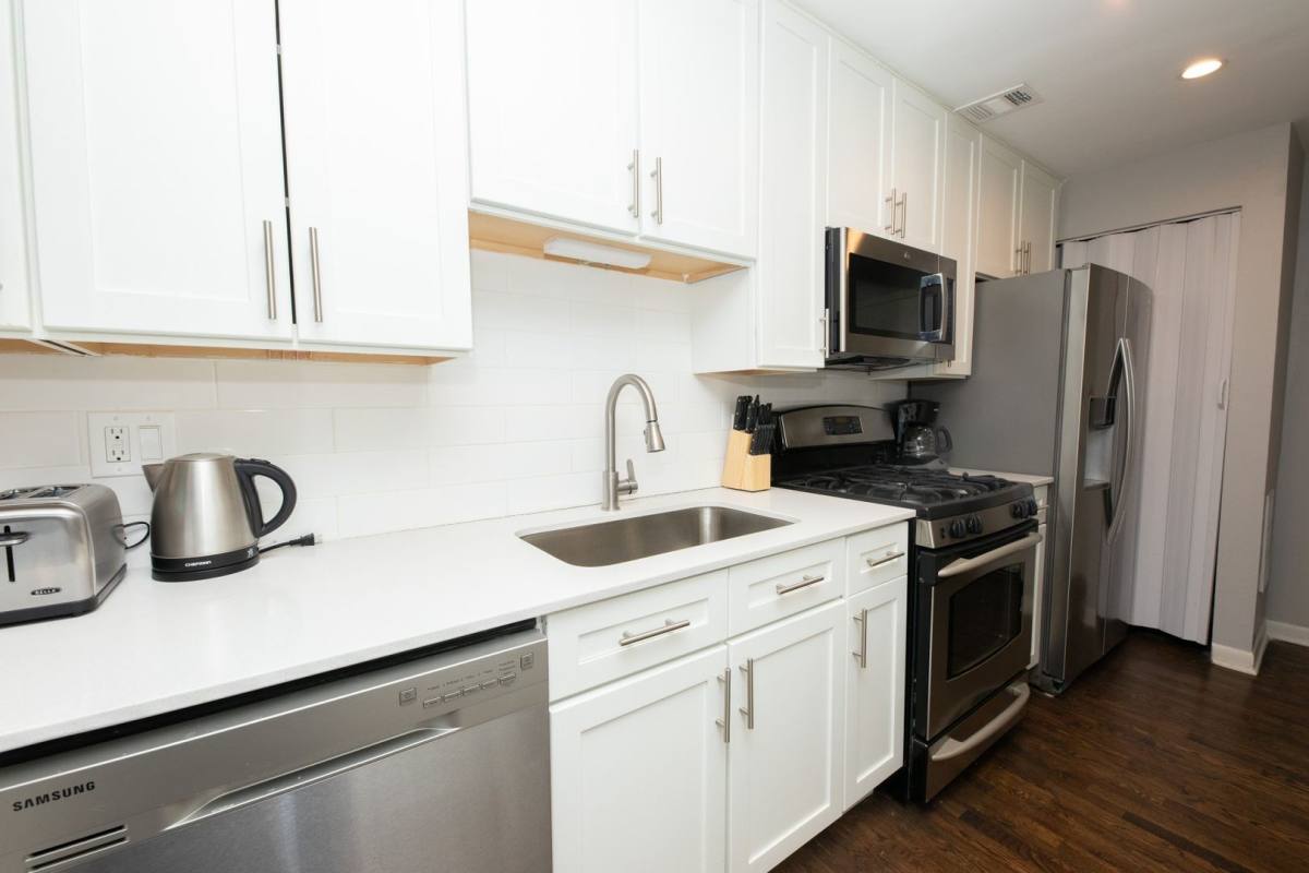 Apartment for rent at 835-1B W Barry Ave, Chicago, IL 60657
