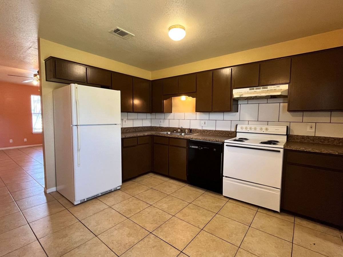 Townhouse for rent at 1007 Circle M Dr, Killeen, TX 76549