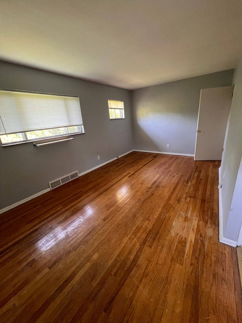 Apartment for rent at 7104 Plateau Ave, Saint Louis, MO 63117