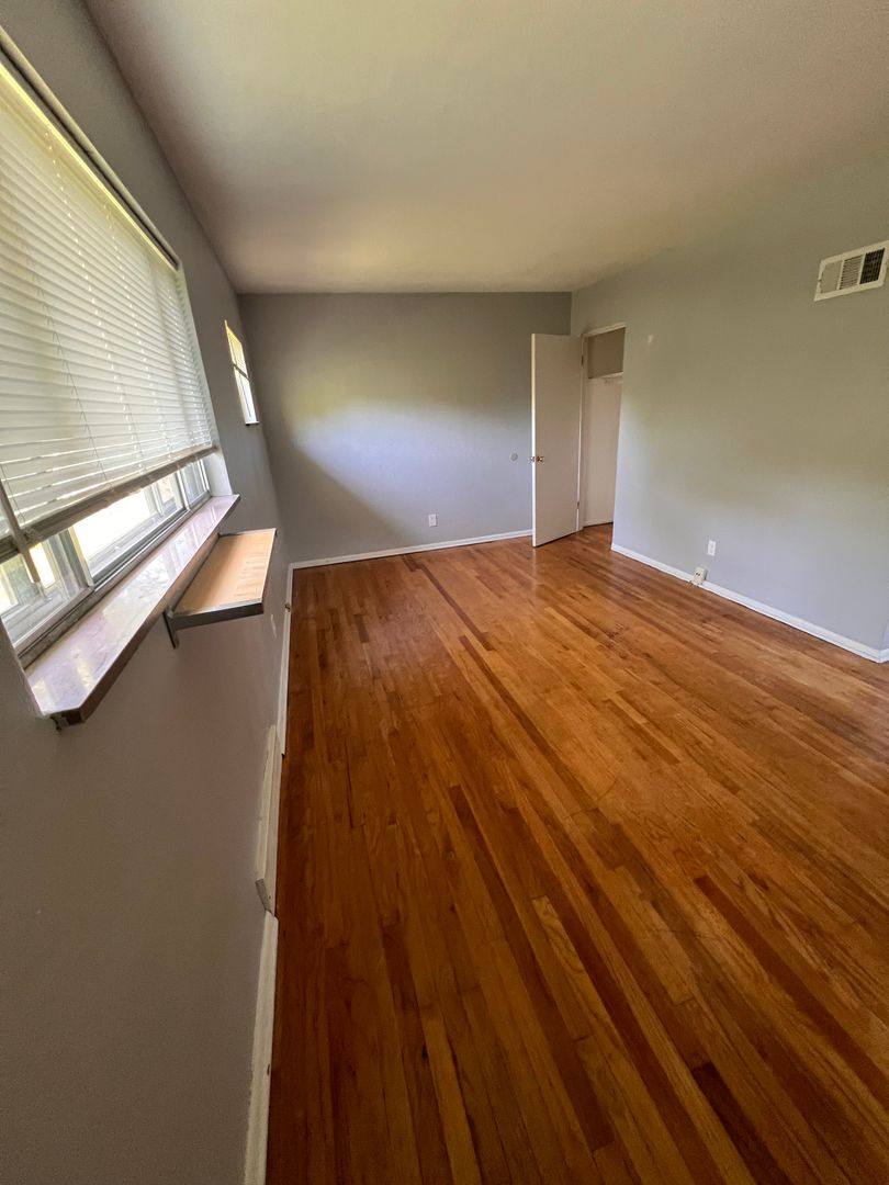 Apartment for rent at 7104 Plateau Ave, Saint Louis, MO 63117