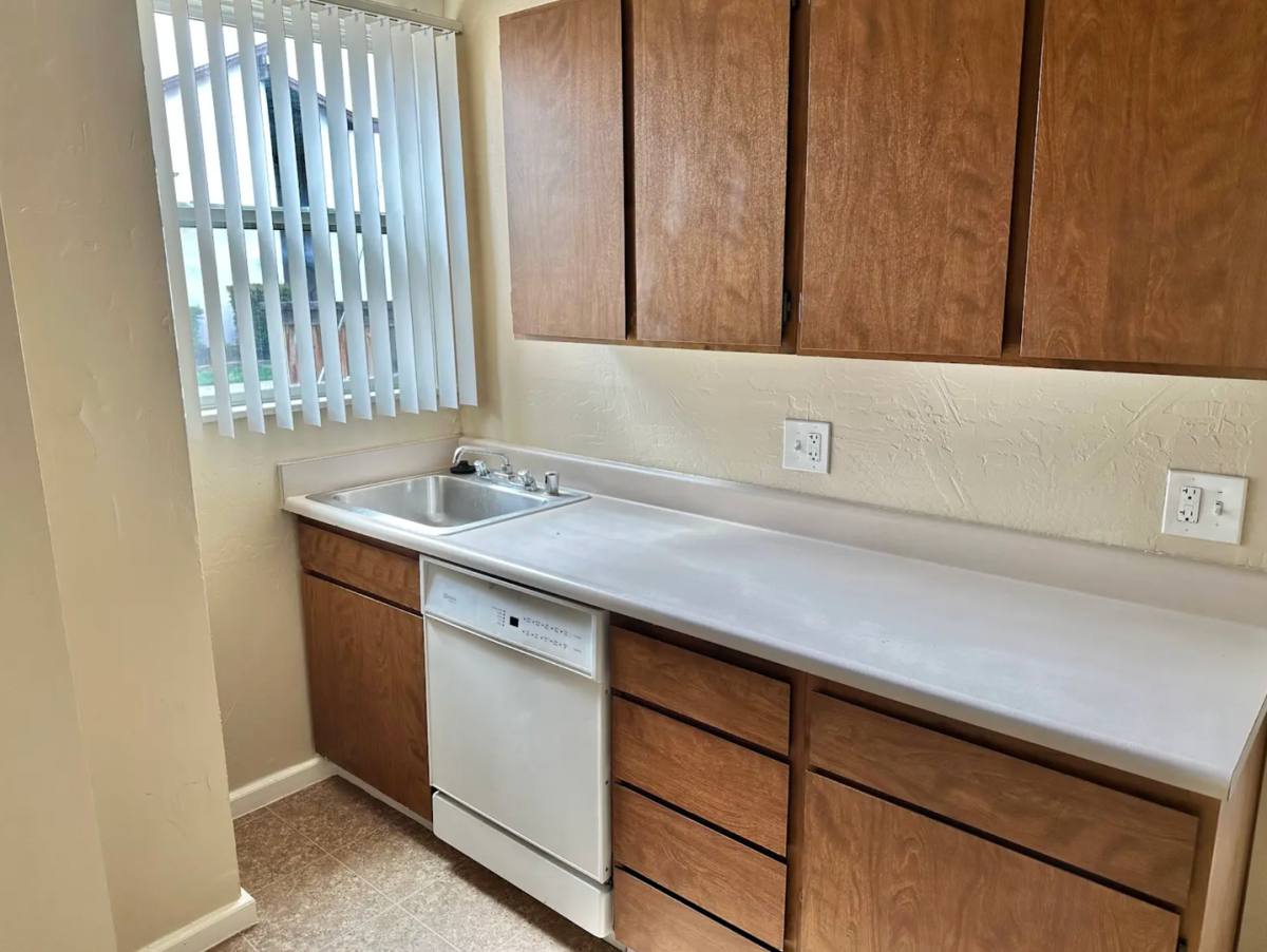 Apartment for rent at 3468 J St, Sacramento, CA 95816