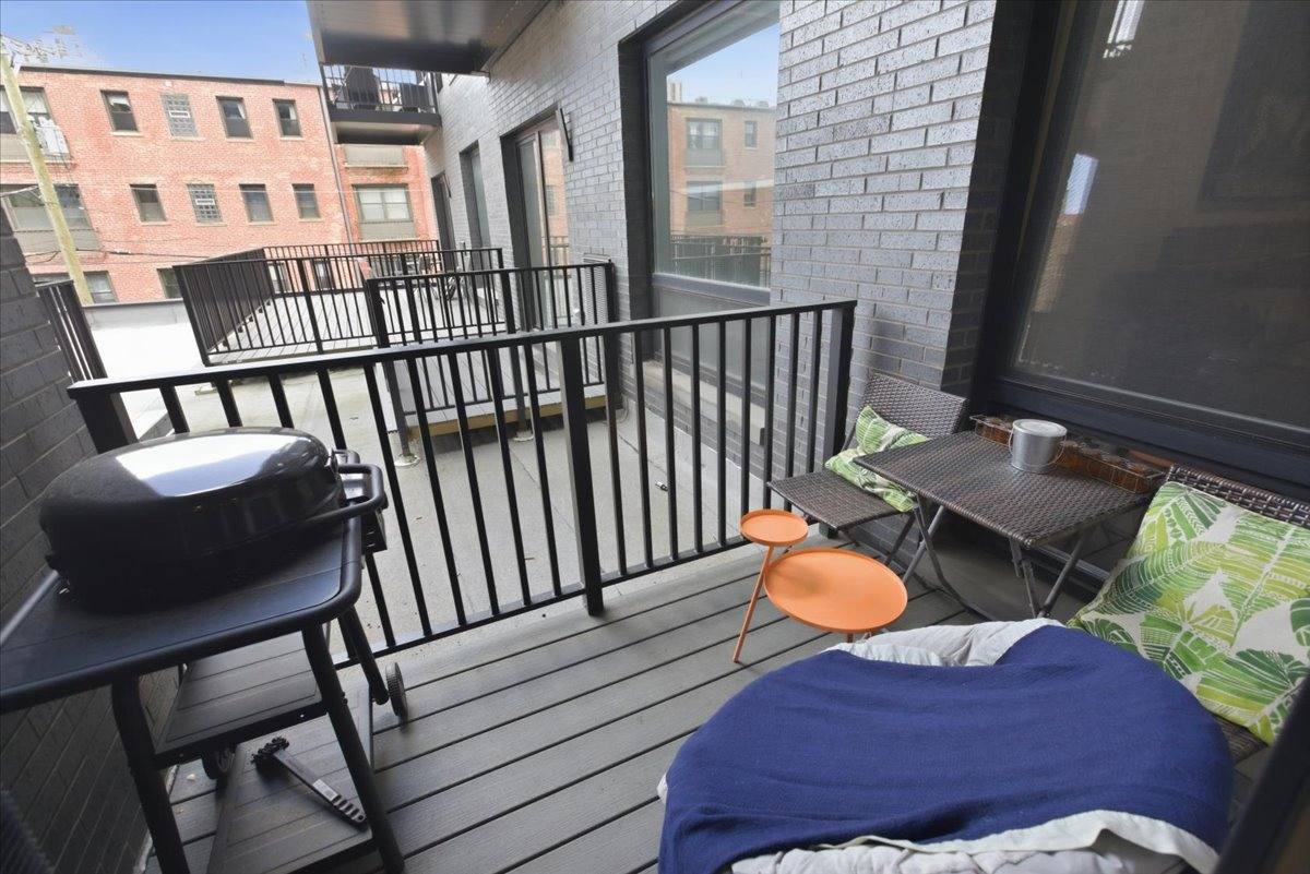 Apartment for rent at 948 W Sunnyside #215, Chicago, IL 60640