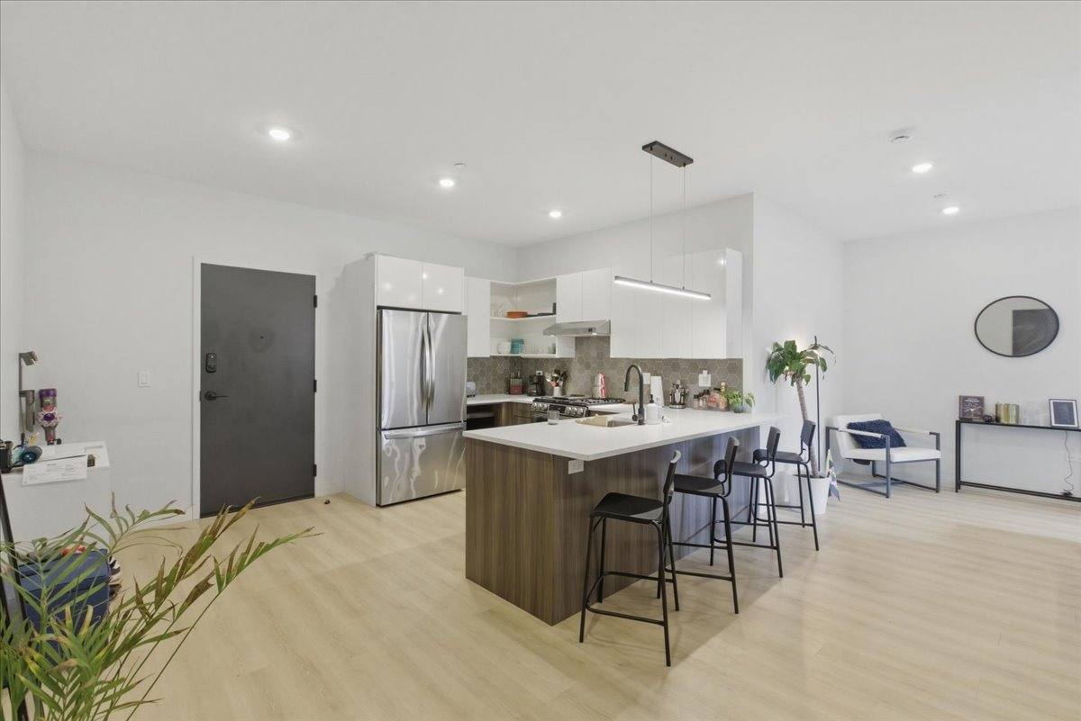 Apartment for rent at 321 W Schiller #1, Chicago, IL 60610
