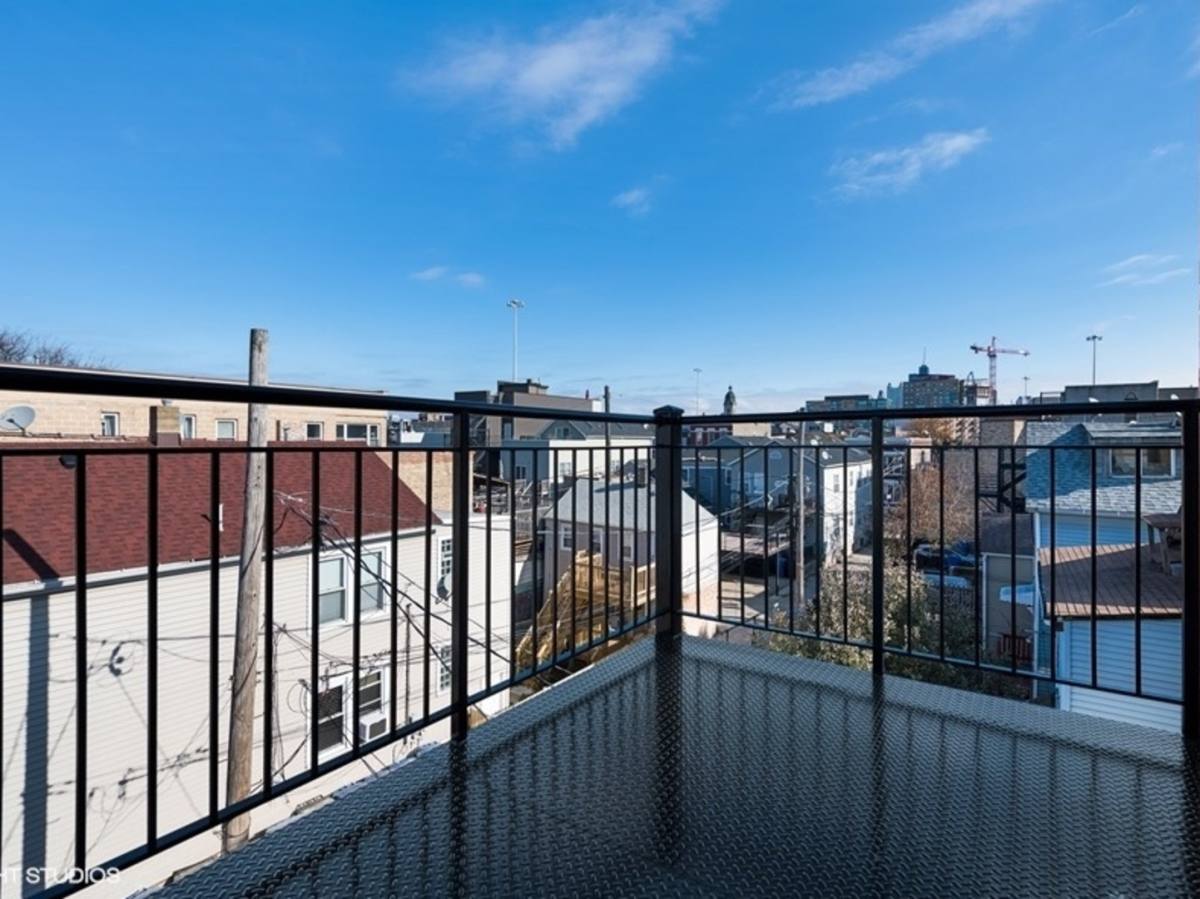 Apartment for rent at 1244 W Huron #3, Chicago, IL 60642
