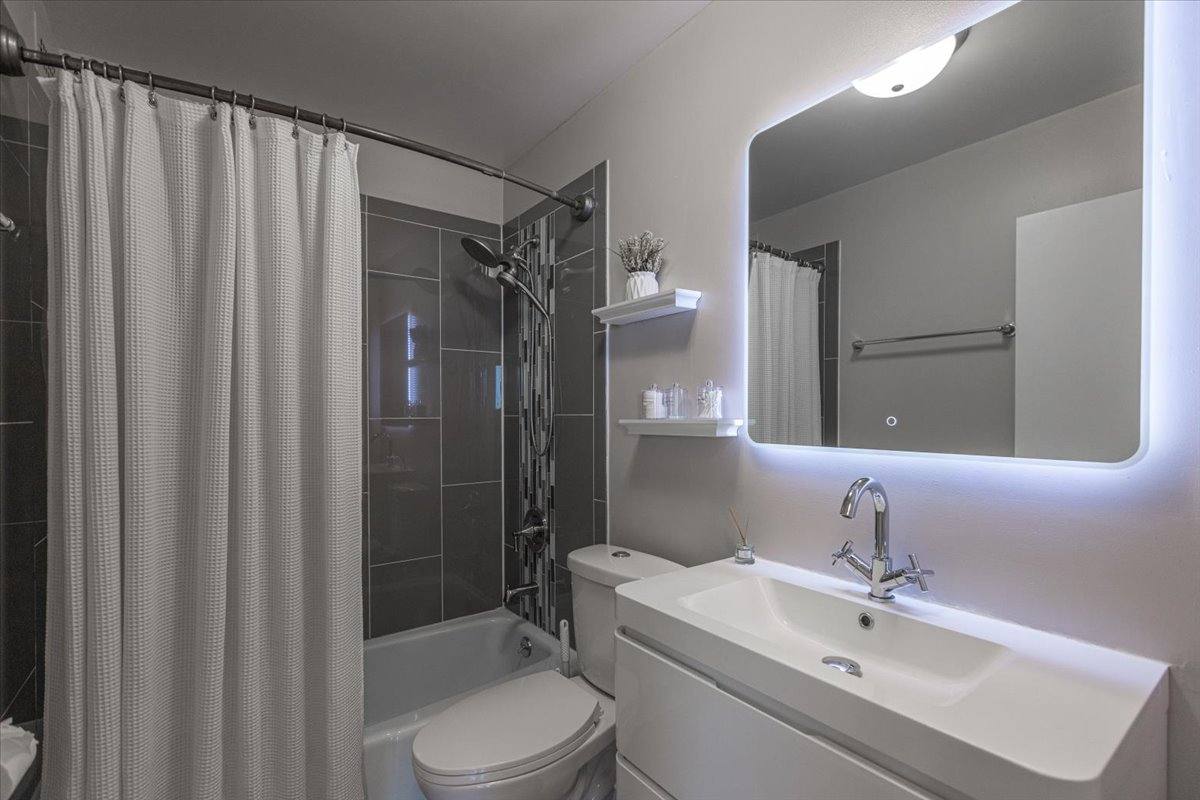 Apartment for rent at 5445 N Sheridan #1905, Chicago, IL 60640