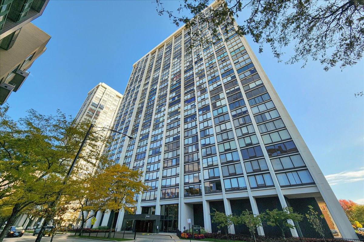 Apartment for rent at 5445 N Sheridan #1905, Chicago, IL 60640
