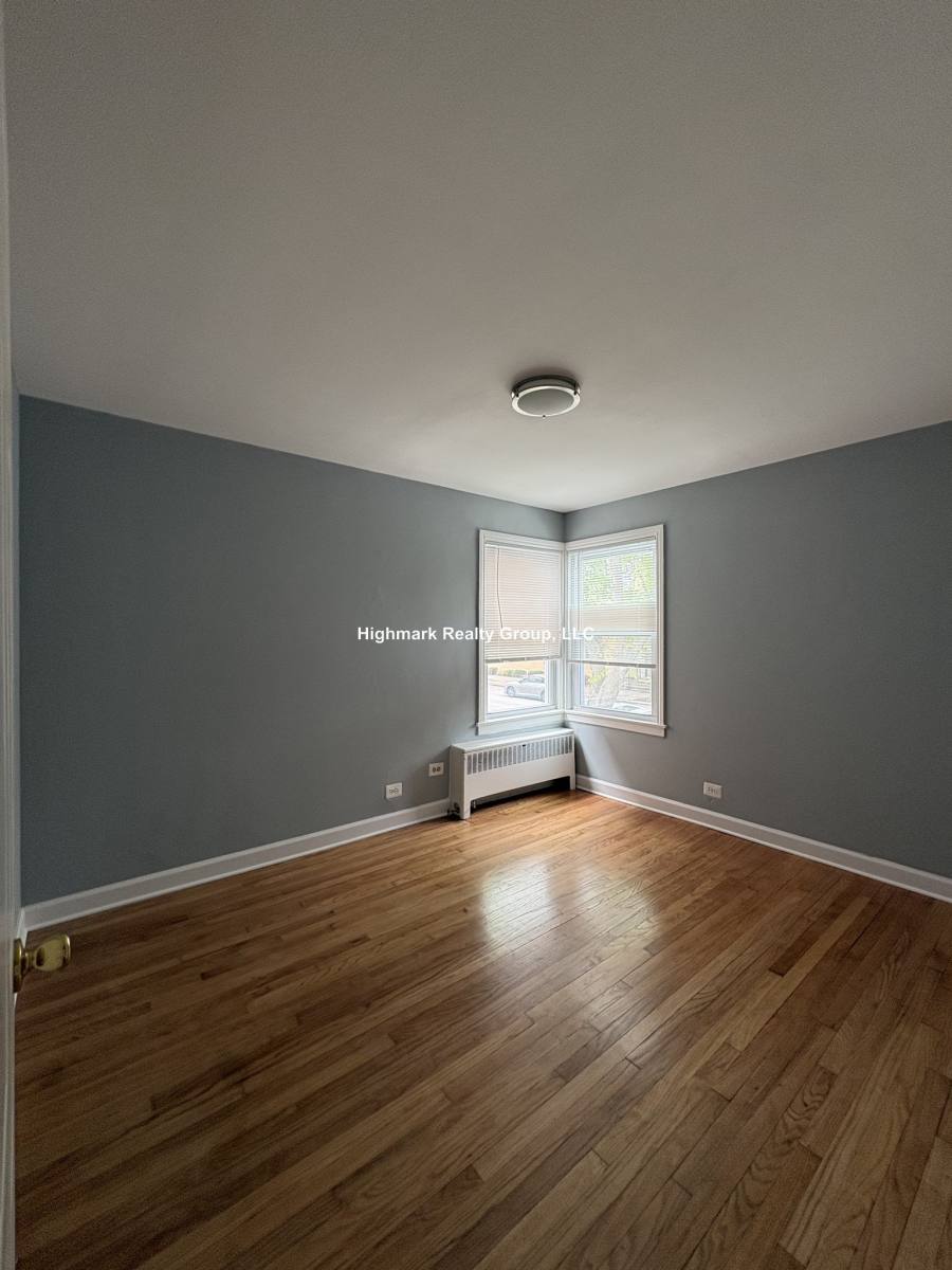 Apartment for rent at 6715 N California Ave #4W, Chicago, IL 60645