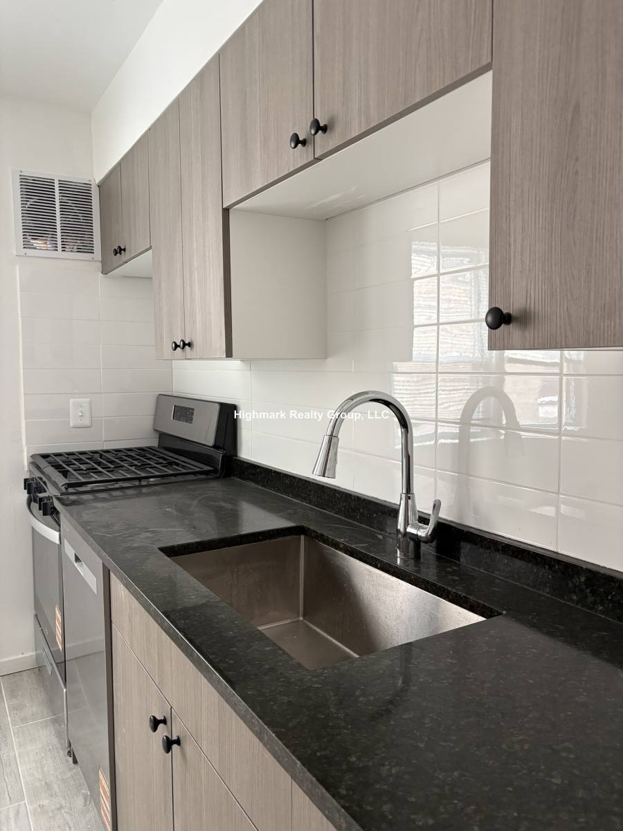 Apartment for rent at 6715 N California Ave #4W, Chicago, IL 60645