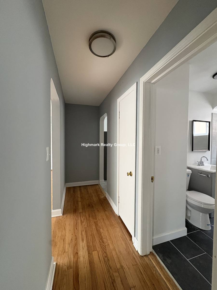 Apartment for rent at 6715 N California Ave #4W, Chicago, IL 60645