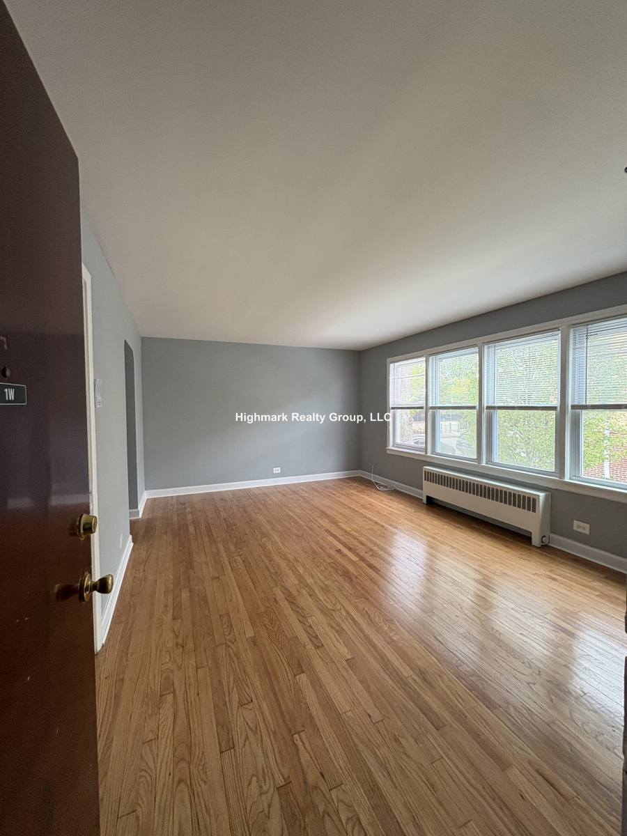 Apartment for rent at 6715 N California Ave #4W, Chicago, IL 60645