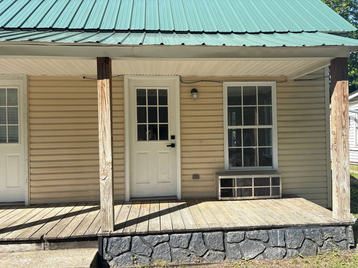 Townhouse for rent at 605B N Washington St, Tullahoma, TN 37388