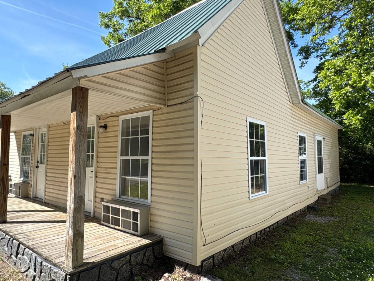 Townhouse for rent at 605B N Washington St, Tullahoma, TN 37388
